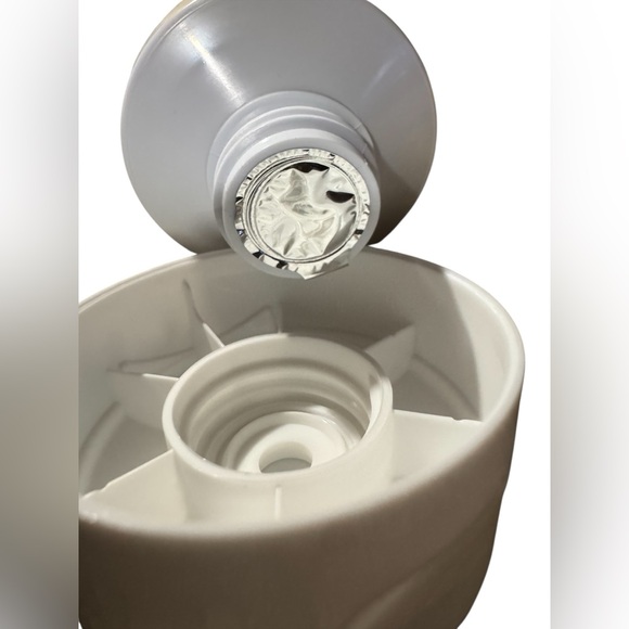 First Aid Beauty - Ultra Repair Cream, Intense Hydration Whipped Colloidal 8 oz - Picture 5 of 12